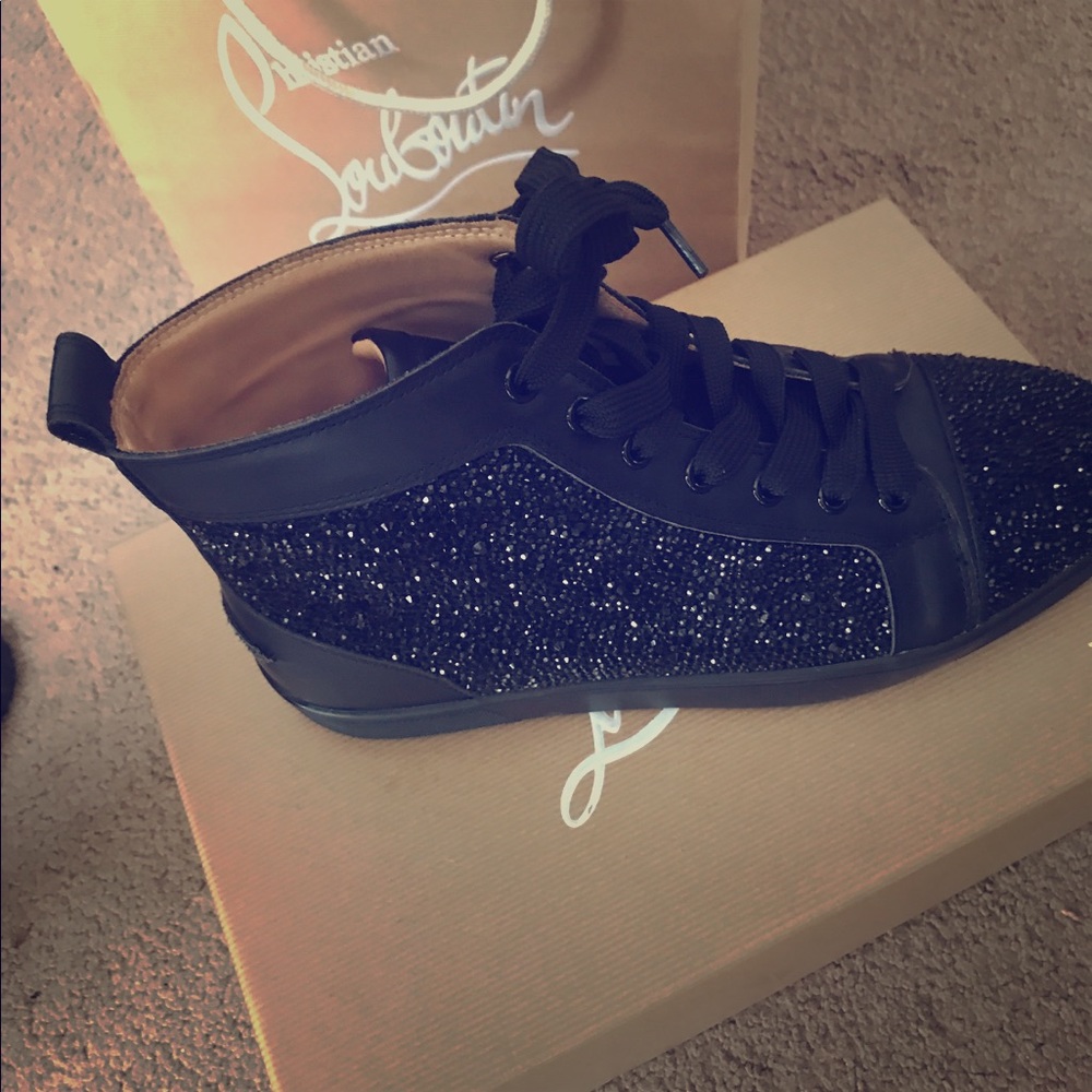 authentic comes with shopping bag/dust bag and box